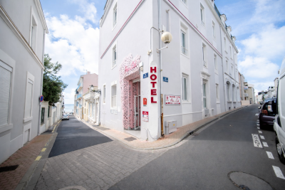 hotel arc en ciel facade 1