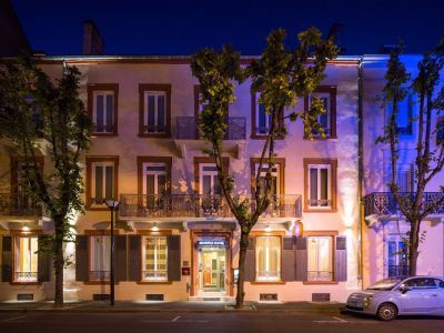 Façade au crépuscule