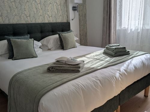 APPARTEMENT 50m2 à 50m DE L'HOTEL  ( PETIT DEJEUNER INCLUS )