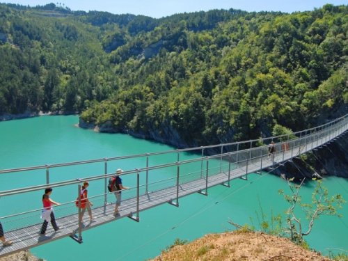 Passerelles himalayennes et lac du Monteynard