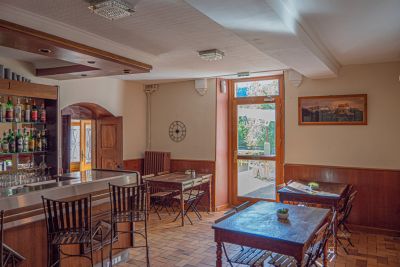 hotel chichilianne bar 2