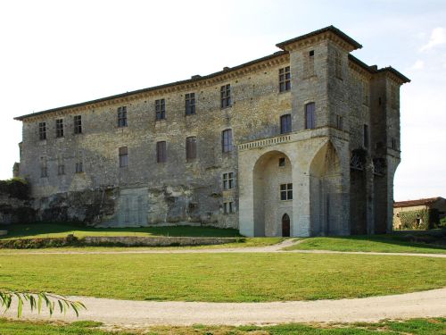 7. Château de Lavardens 