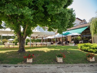 logis hotel la bombardiere jardins et terrasses cuq toulza 152529 1