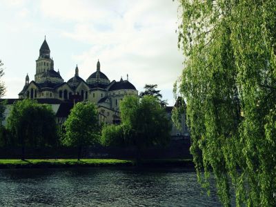 Photo de Perigueux riviere et cathedrale