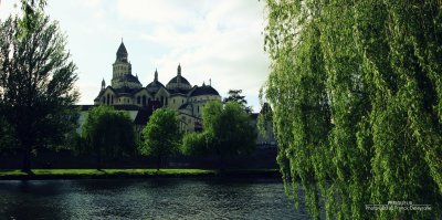 Photo de Perigueux riviere et cathedrale