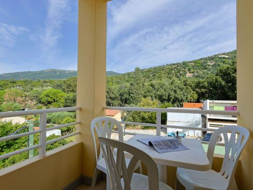 CHAMBRE VUE COUR COLLINE DOUBLE