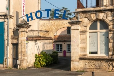 Hotel saint maixent cheval blanc 26