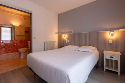 Hotel saint maixent cheval blanc 52