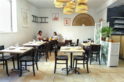 Salle petit dejeuner avec clientes 2 Copie