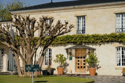 OFFRE D'EMPLOI - Le Domaine de Larchey recrute un réceptionniste (H/F) pour un hôtel 3 étoiles et coeur du vignoble de Pessac-Léognan