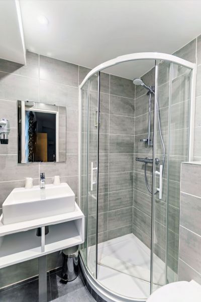 Eclipse hotel decines charpieu lyon 28 4