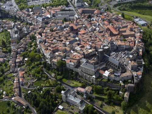 Saint-Flour, un voyage au cœur de l’histoire et de la culture 