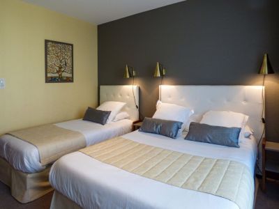 hotel saint flour chambre famililale 3 1