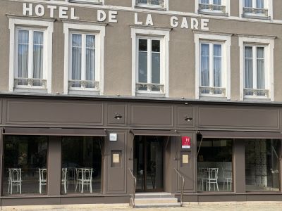 Facade paysage Hotel de la Gare de Troyes 002