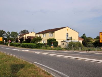 hotel restaurant agen boe hotel du lac hotel vu de la rue2