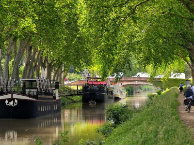 hotel sur la piste cyclable du canal du midi