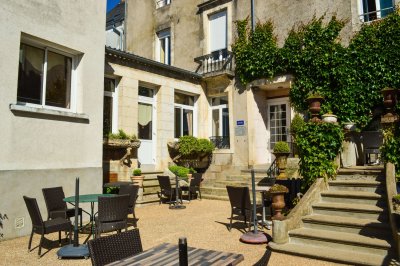 hotel restaurant le bretagne Sille le Guillaume 38 1