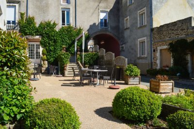 hotel restaurant le bretagne Sille le Guillaume 39 1