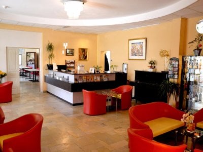 hotel le fleurance bar reception fleurance 396896 1