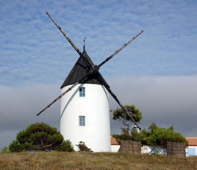 Windmuhle auf ile de Noirmoutier hotel vendee le challans