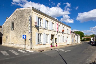 Le Commerce Hotel Restaurant Saujon Facade 6 1