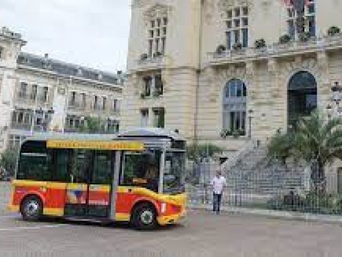 Visit and move around Tarbes with the electric shuttle 100 m from the Hôtel de la Marne