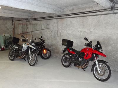 PARKING COUVERT MOTO