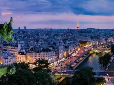 Vida noturna no Quartier Latin de Paris
