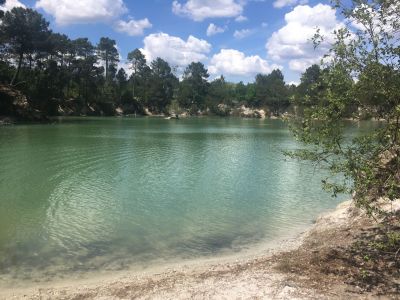 Walk around the blue lake of Pessac Léognan