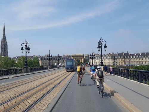 Discover Bordeaux on bicycles 