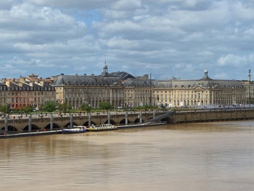 Visitez Bordeaux en bateau