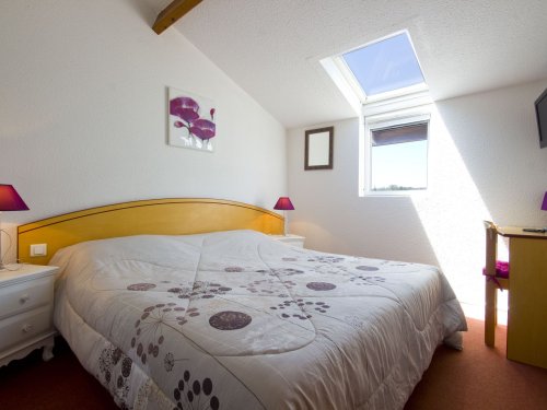 Double Room with Bath and Large Bed