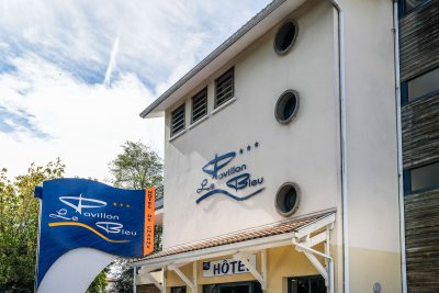 Facade et Enseigne Le Pavillon Bleu