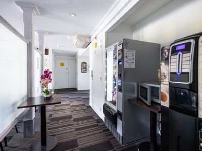 The ORIGINALS HOTEL ACCESS LE BORDEAUX LAC OTA 5