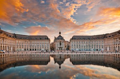 Bordeaux is 1 hour from Agen 