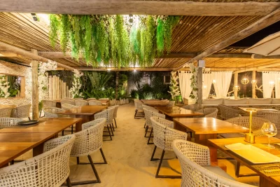 preabeach allee restaurant plafond vegetal 2