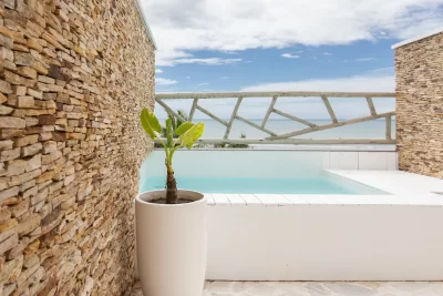 preabeach piscine vue mer mur pierre 1