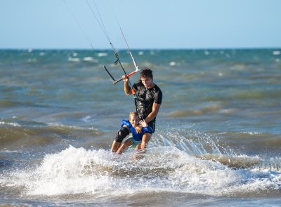 Kitesurfing school 