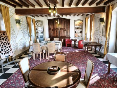 Salon bar espace jeu proche Agen