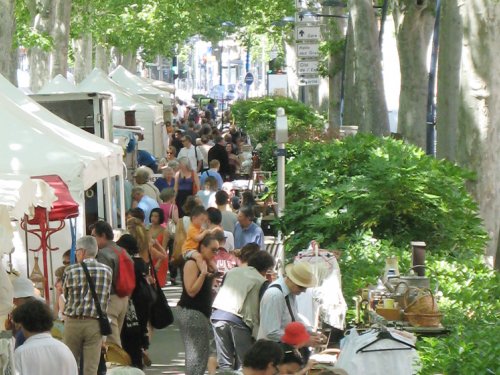 Les Allées, Brocante et Antiquités