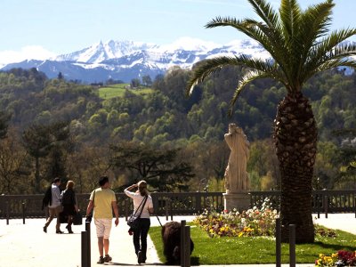 Boulevard des Pyrenees Square Aragon