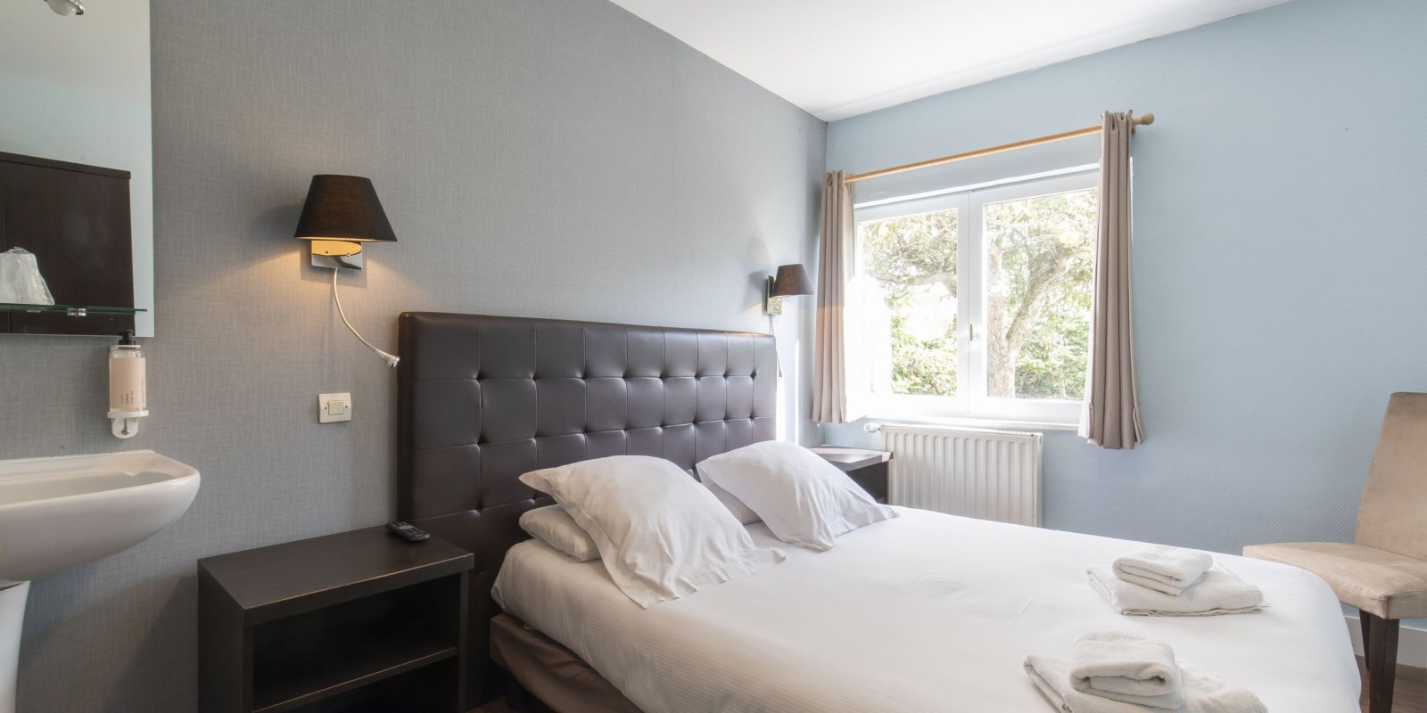 2020 09 Hotel Les Sables dOr Chambre 401 4