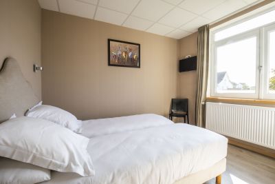 2020 09 Hotel Les Sables dOr Chambre 406 8 1