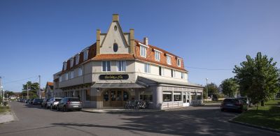 2020 09 Hotel Les Sables dOr Facade Velo 4 1