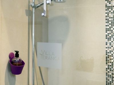 hotel andernos les bains villa teranga sdb tete douche