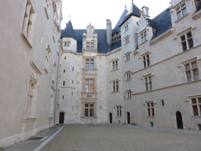 121257pau cour chateau