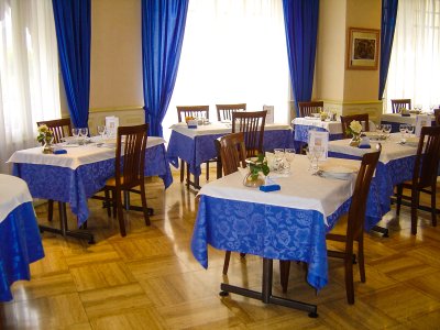 restaurant Lourdes hotel de la vallee 12 2