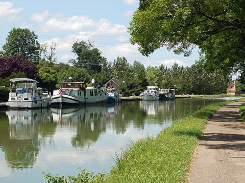 Canal entre champagne et bourgogne